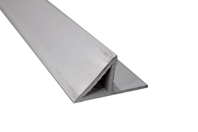 PLAST TREKANTLIST 15 MM/skråside 100 MTR 0
